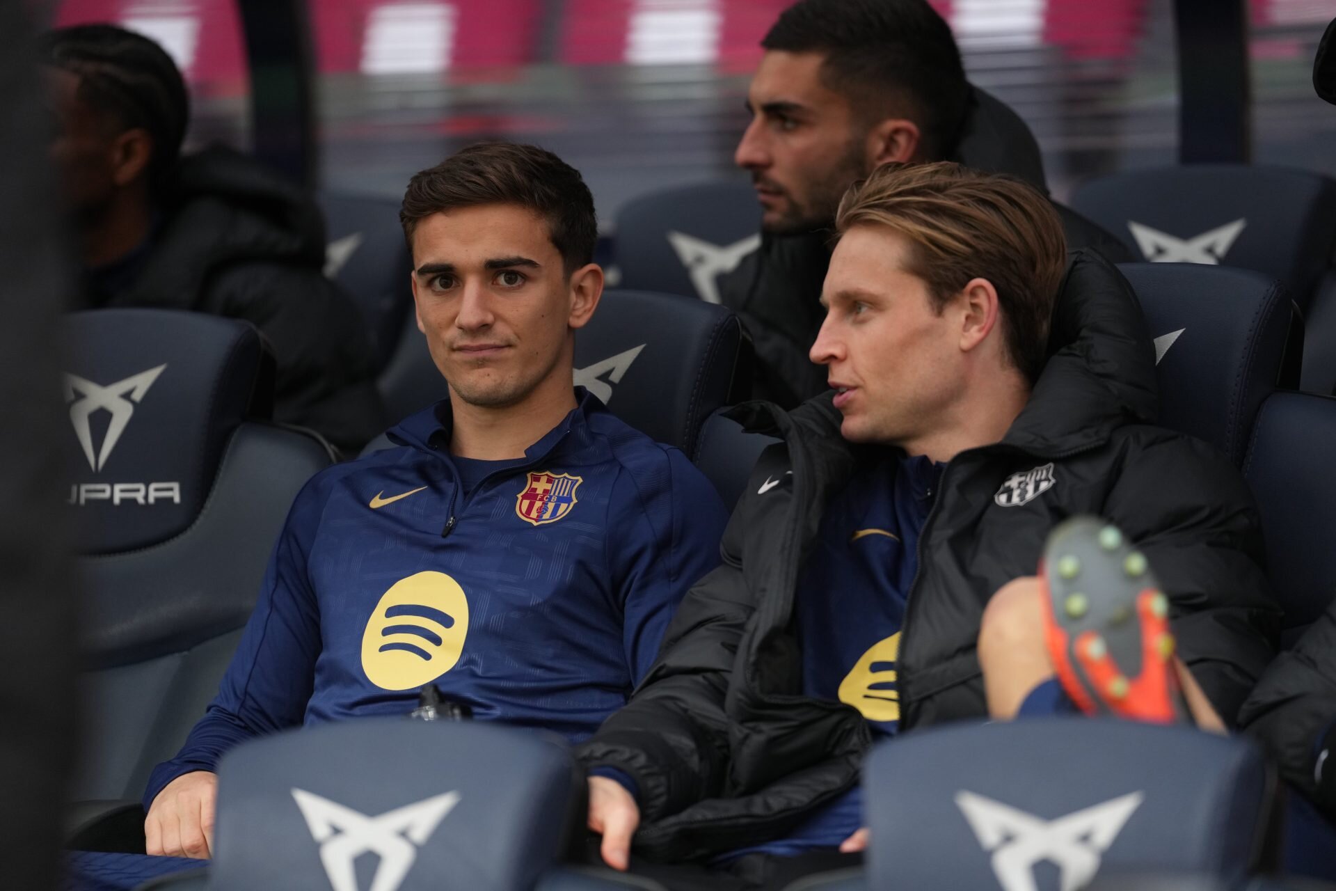 Barcelona midfielder makes recovery progress but tells medical staff he is still in pain