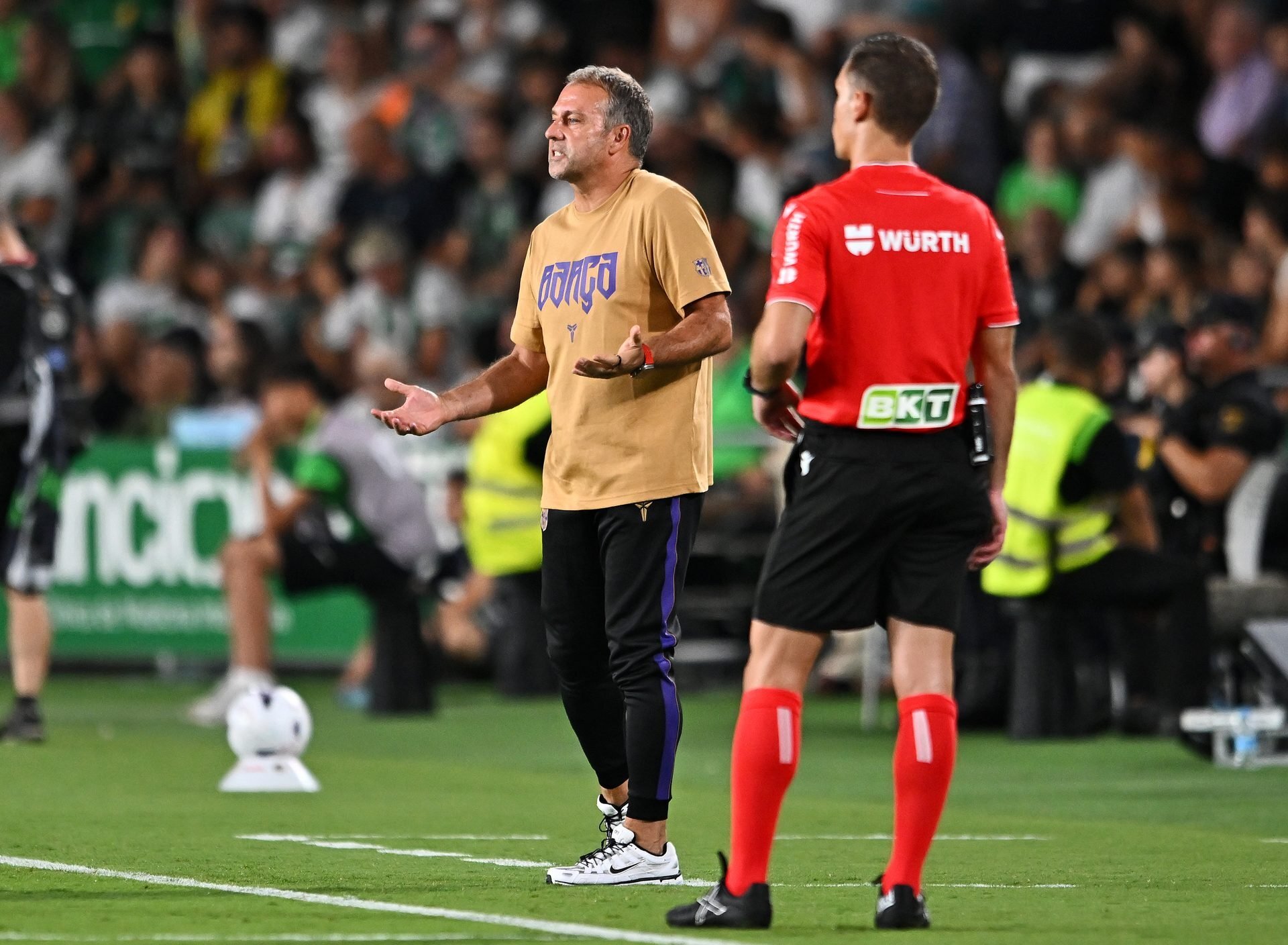 Barcelona condemn police action after supporter arrested before Elche clash