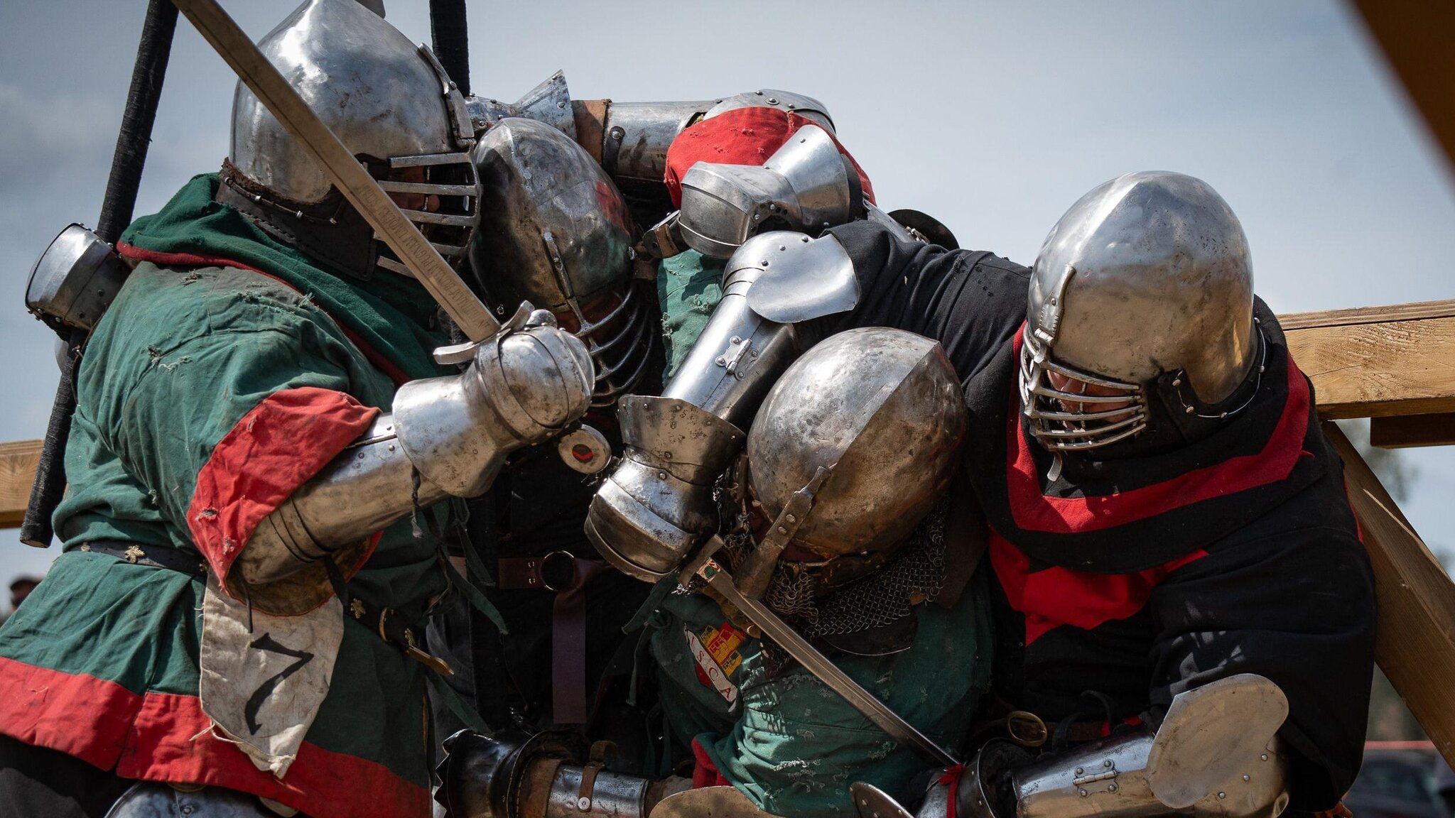 Gloucester armoured combat tournament in pictures