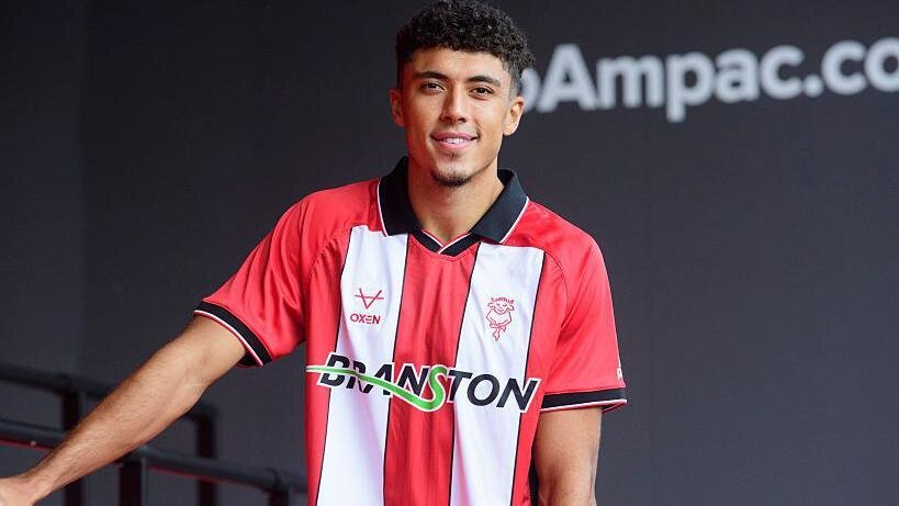 Man United forward Wheatley joins Lincoln on loan