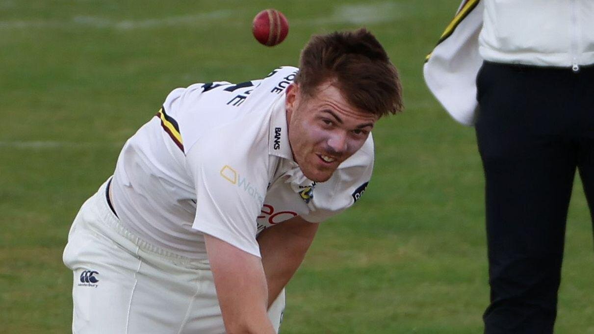 Durham need four runs to beat Gloucs on final day