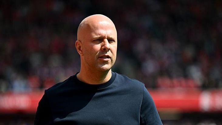 Slot to stay in club football after Netherlands talks