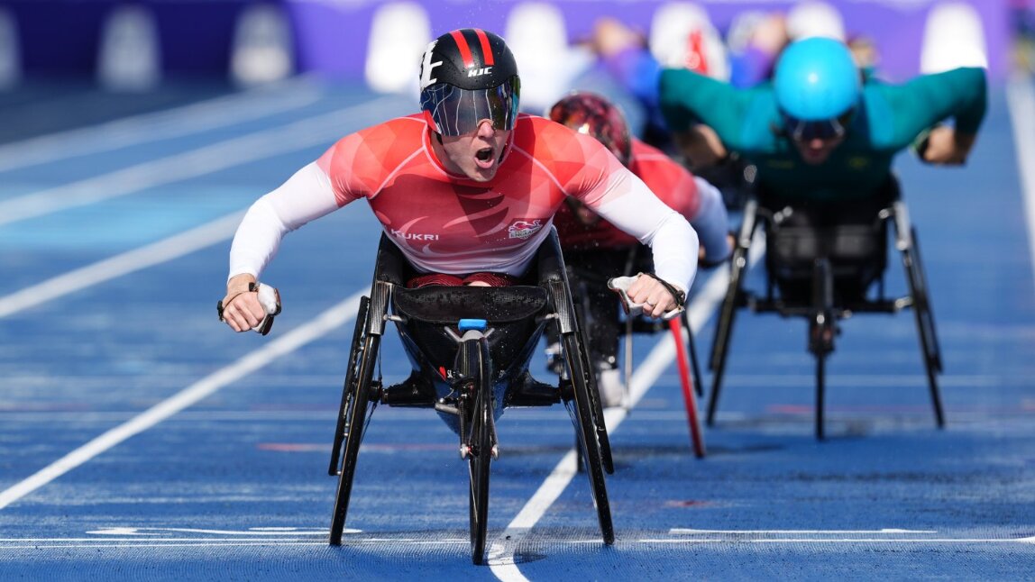 England's Maguire wins gold in T54 1500m