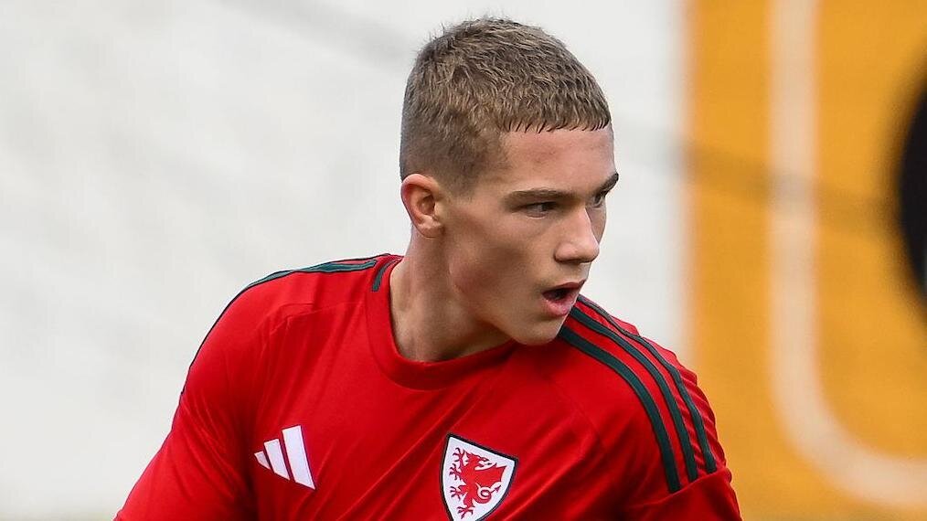 Cardiff teenager Donczew close to Arsenal move