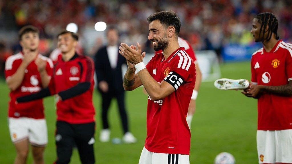 Carrick praise for wanted man Fernandes