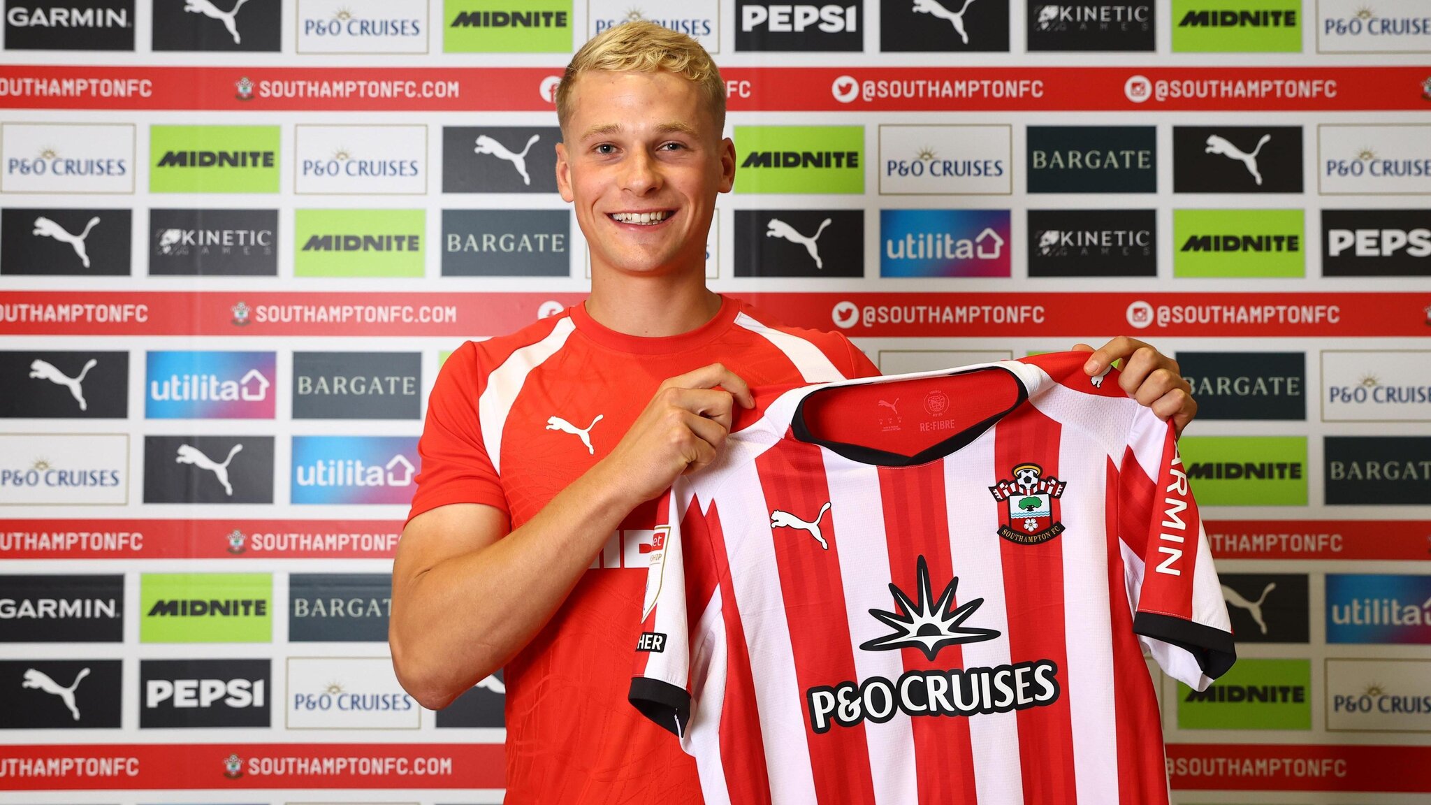 Saints sign Abbott on loan as Sugawara joins Cagliari