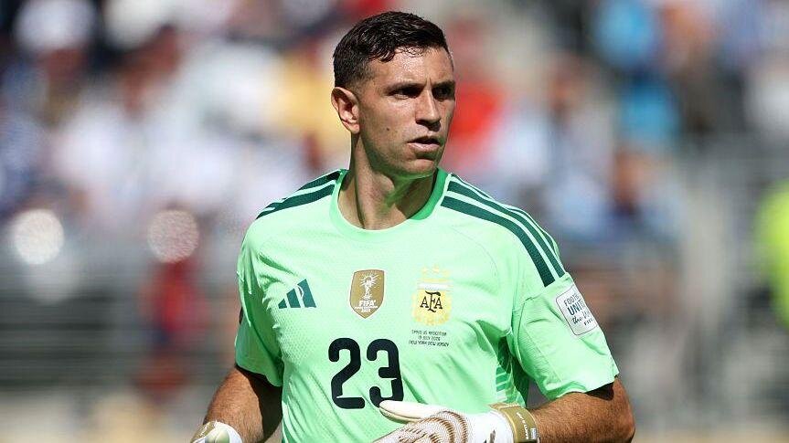 Chelsea in contact over move for Villa goalkeeper Martinez