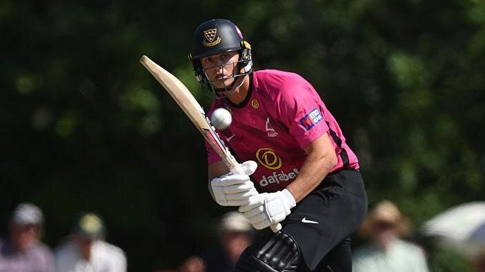 Worcestershire sign Sussex batter Thomas