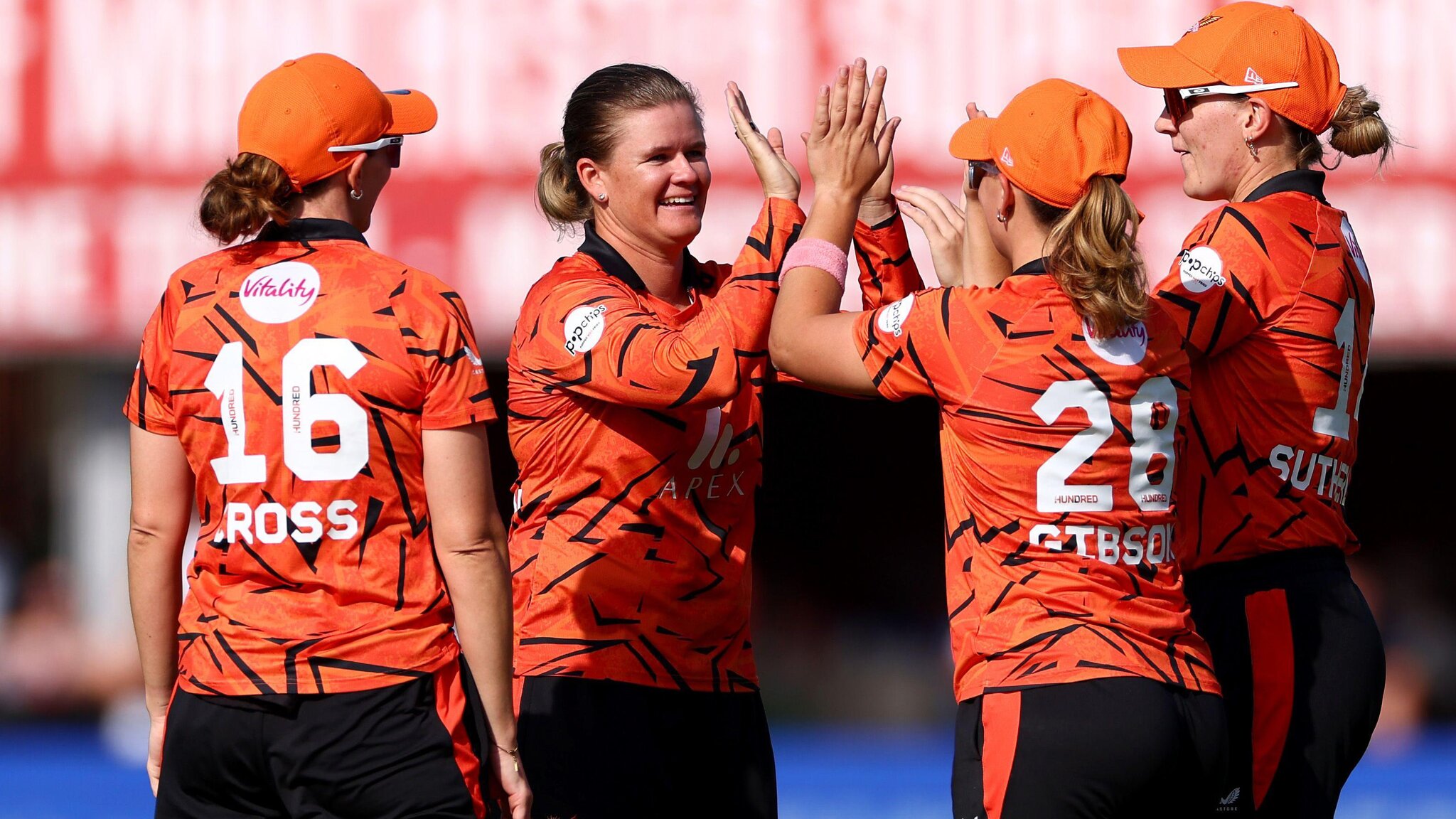 Sunrisers hammer Super Giants to reach knockouts