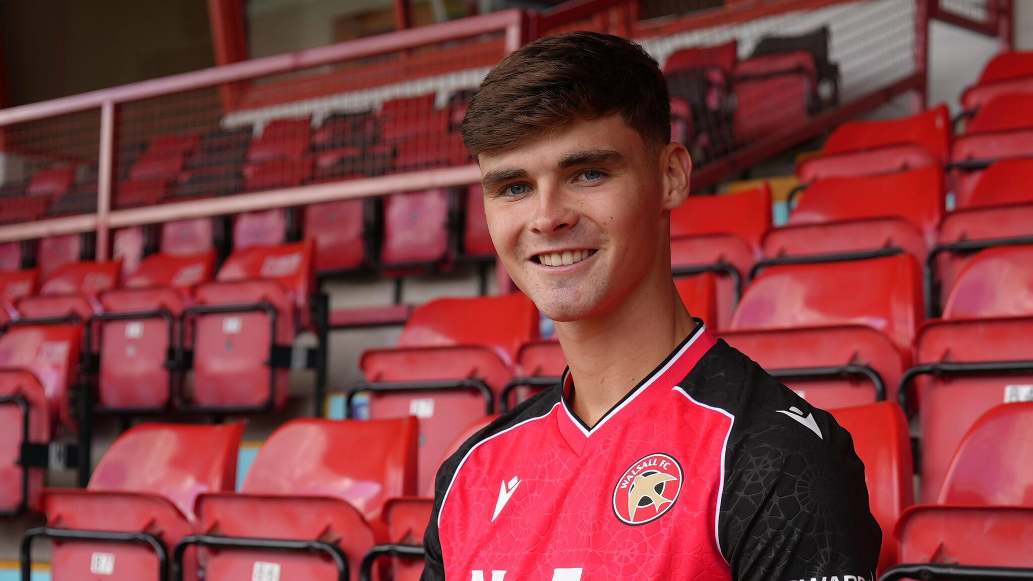 Walsall sign Leeds midfielder Crew on loan