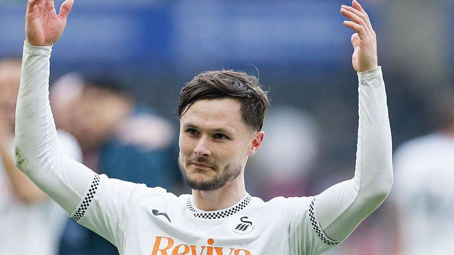 Leicester sign Cullen from Swansea on three-year deal