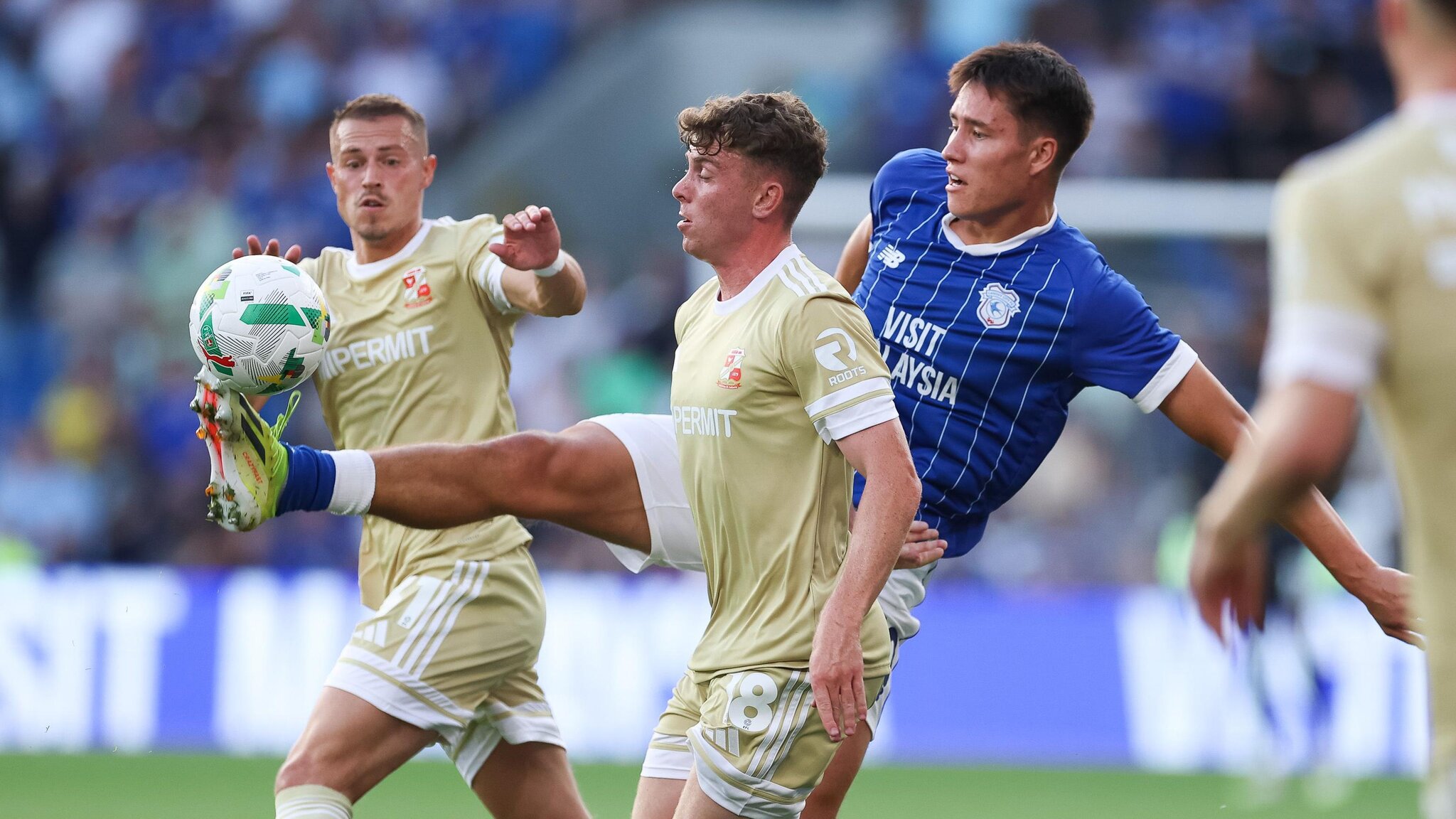 Swindon boss Holloway wary of stylish Bluebirds