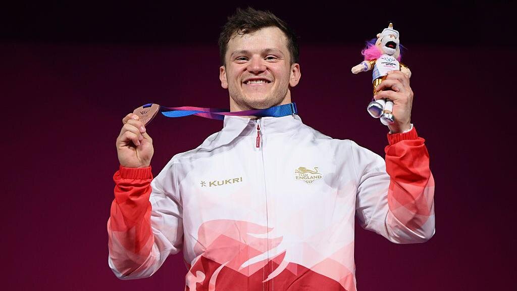 Murray 'buzzing' after winning weightlifting bronze