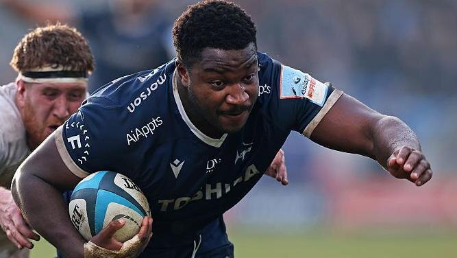 Hooker Jibulu signs new Sale deal