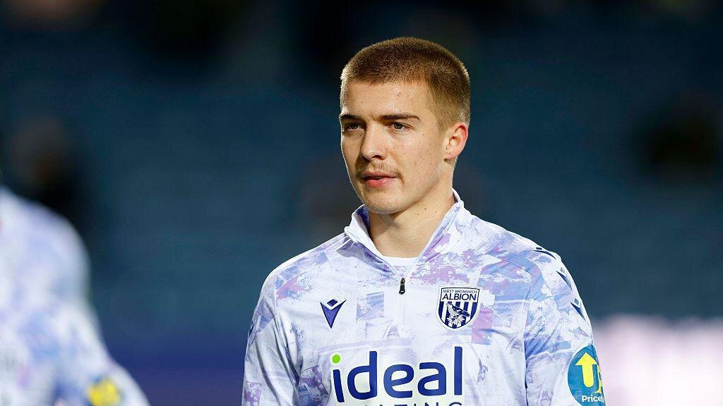Orient sign West Brom defender Gilchrist on loan