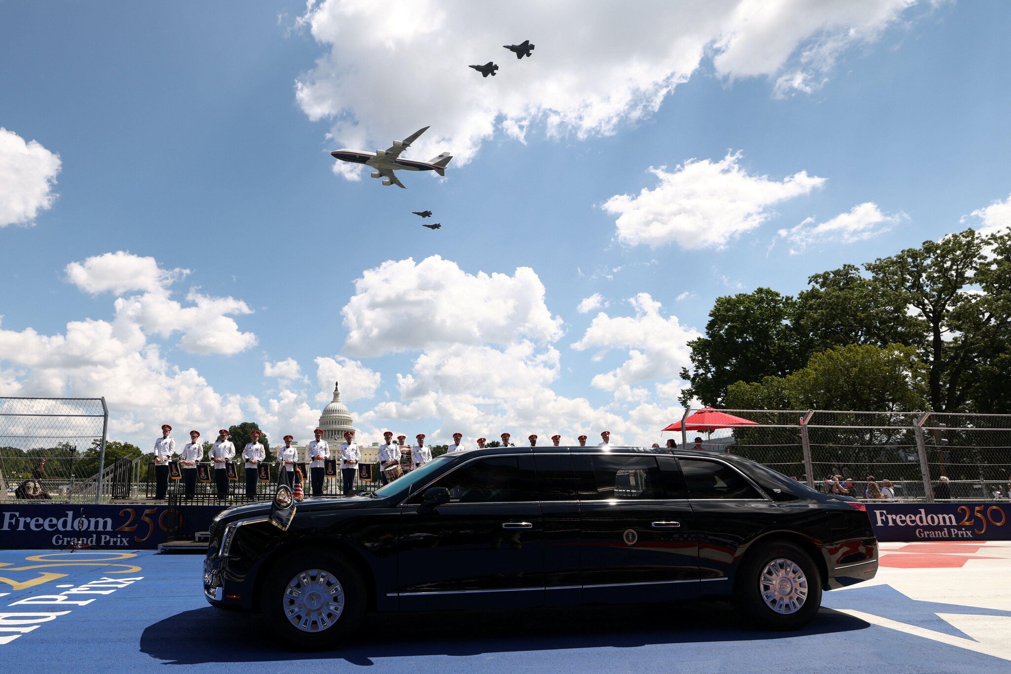 Trump arrives at high-speed IndyCar race through Washington's streets