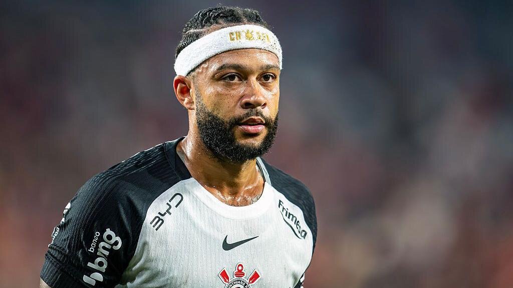 Depay says Corinthians 'unacceptable' as contract ends