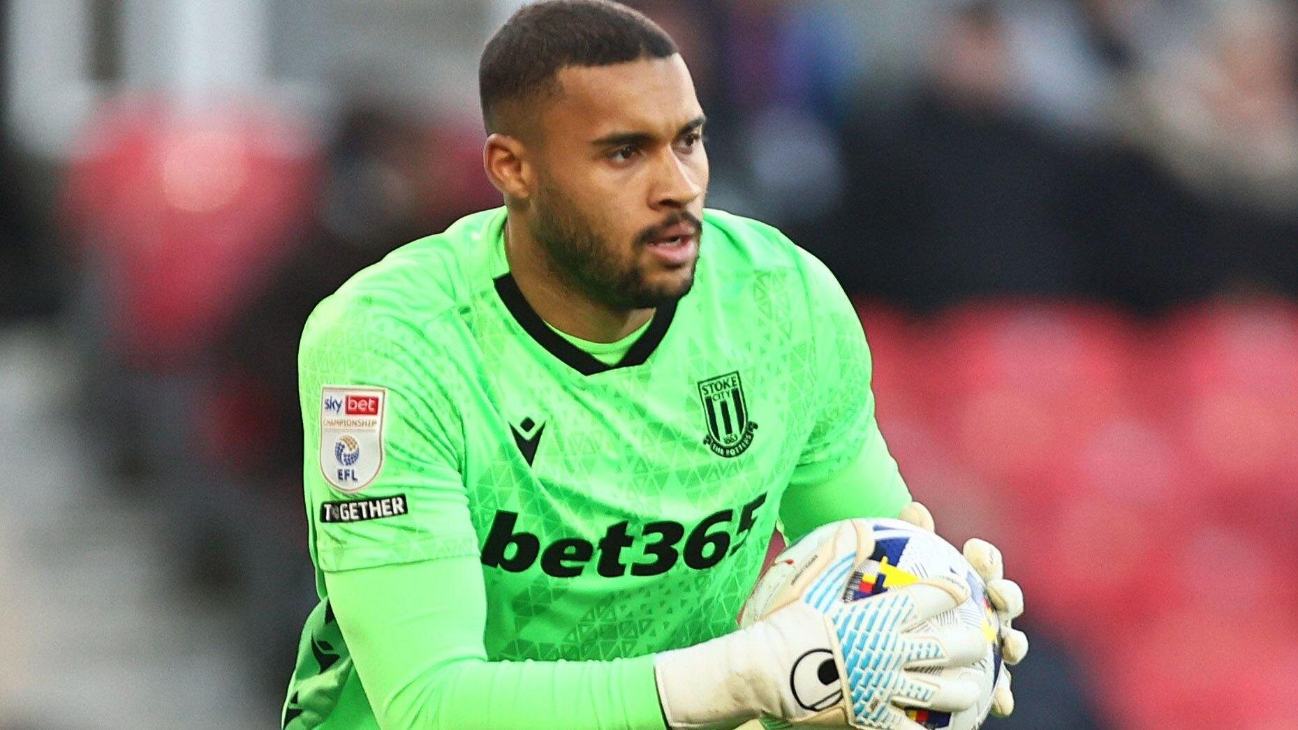 Bolton sign goalkeeper Bazunu and midfielder Ito