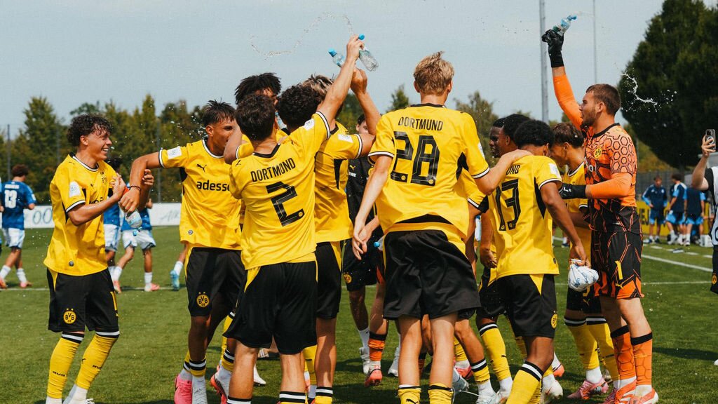 U19 win derby against Schalke, U17 triumph in Bochum