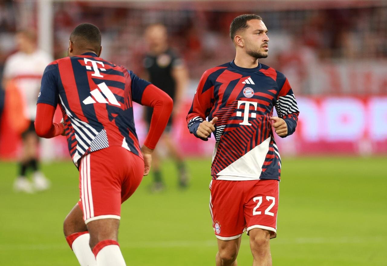 Augsburg fend off Werder in race for Bayern youngster
