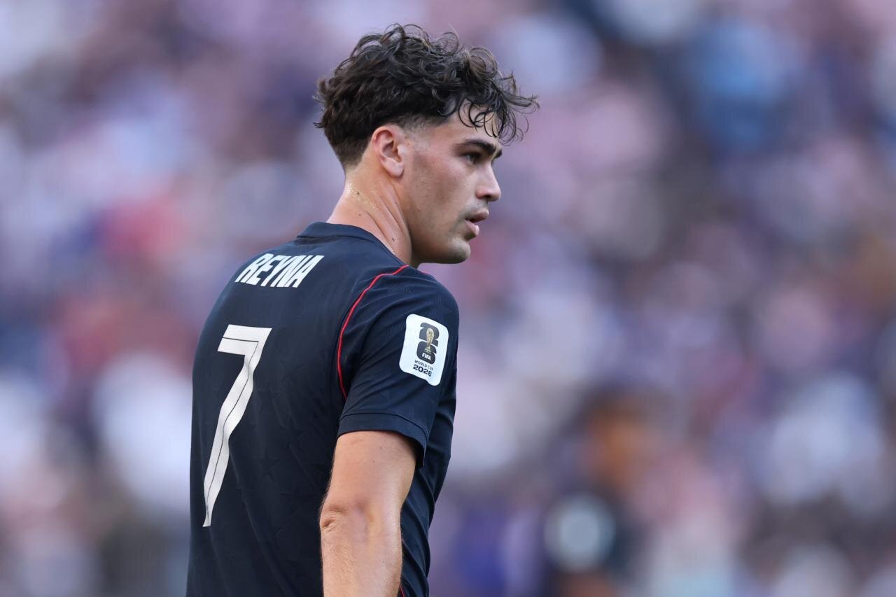 Gladbach leave Reyna out of training camp squad amid talks with another club
