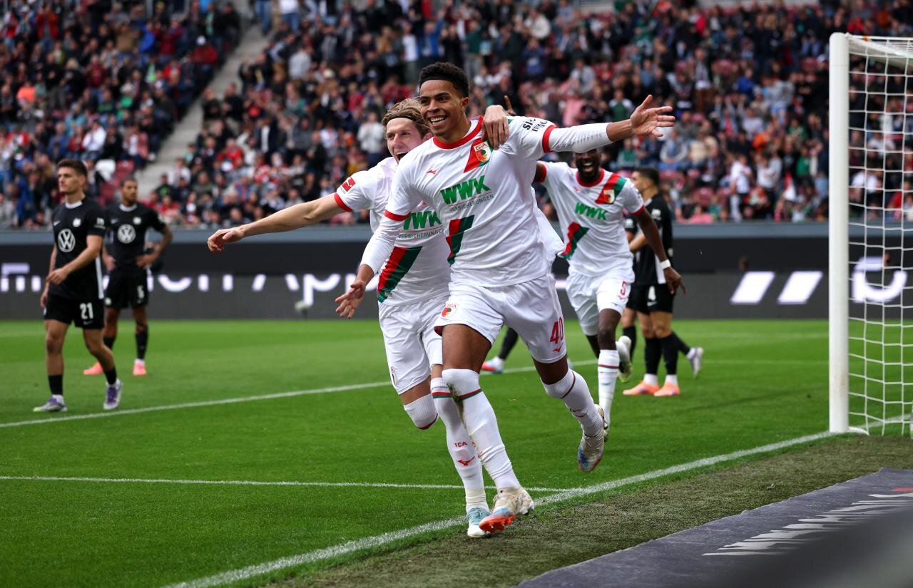 Arsenal-linked youngster Noahkai Banks comments on Augsburg future