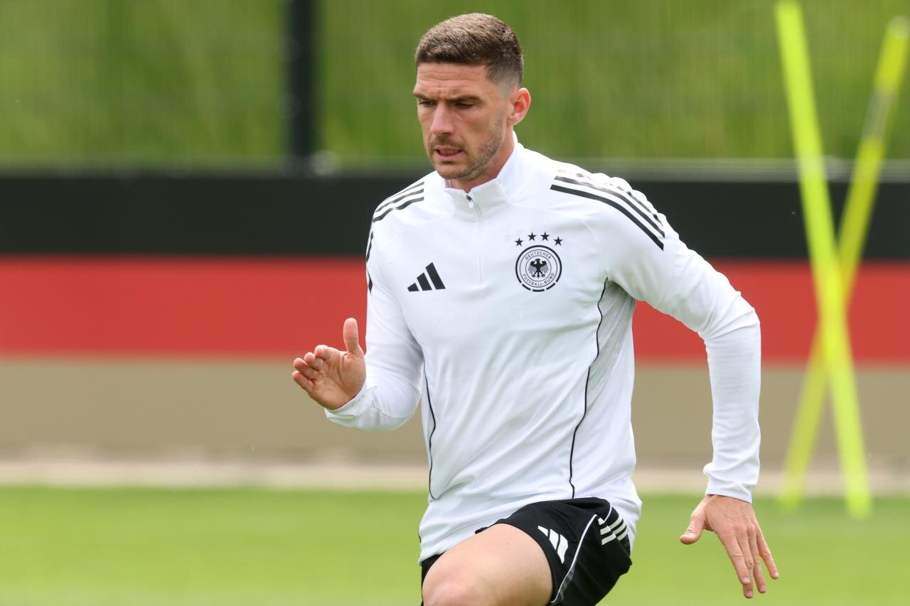 Schalke 04 provide injury update on Robin Gosens