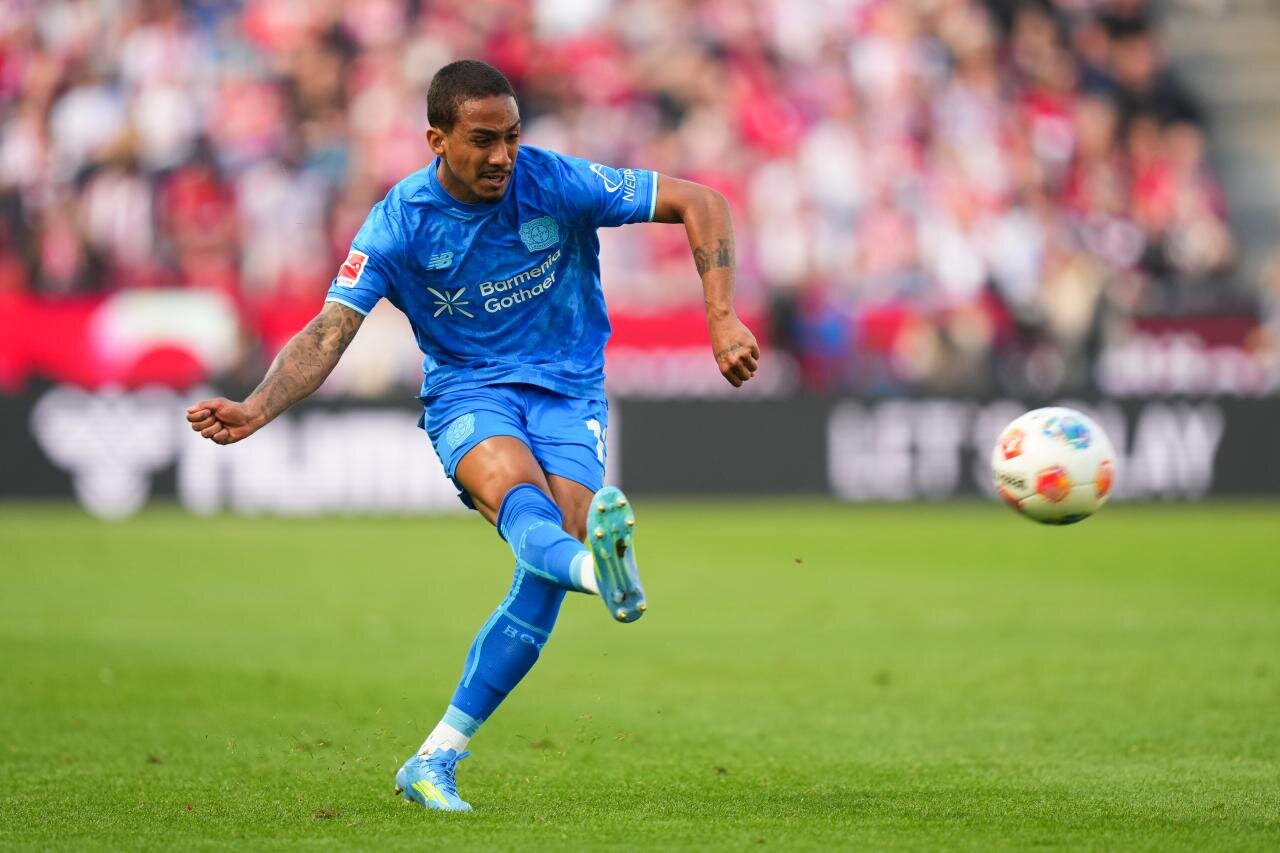 Bremen and HSV linked with Leverkusen full-back Arthur