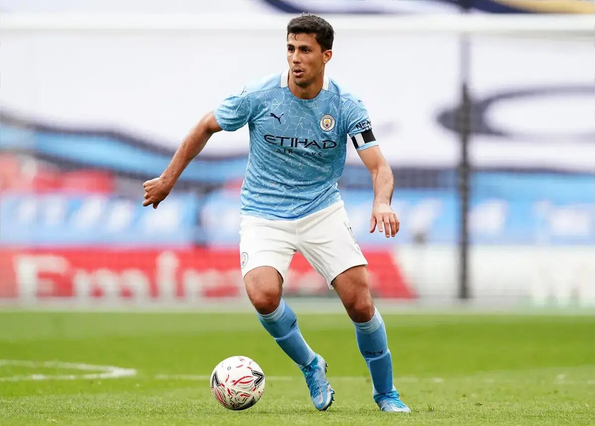Real Madrid to make final attempt at Rodri deal with Barcelona hijack threat growing