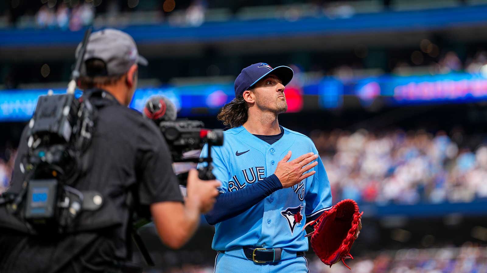 Cubs newly-acquired pitcher Kevin Gausman already has nothing but love for new teammates