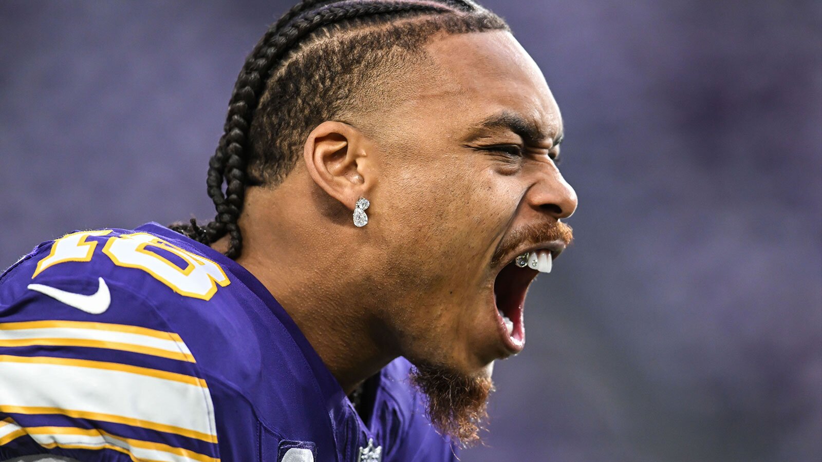 Watch Vikings’ Justin Jefferson get on the table to fire up SummerSlam crowd