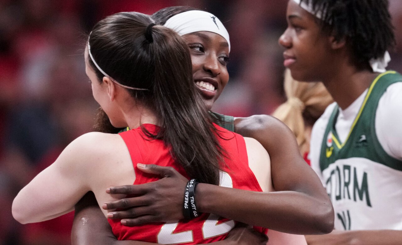 Should Have Been a Fever, 4”: Fans Melt as Caitlin Clark Seemingly Tells Flau’jae Johnson to Keep Her Chin Up Postgame