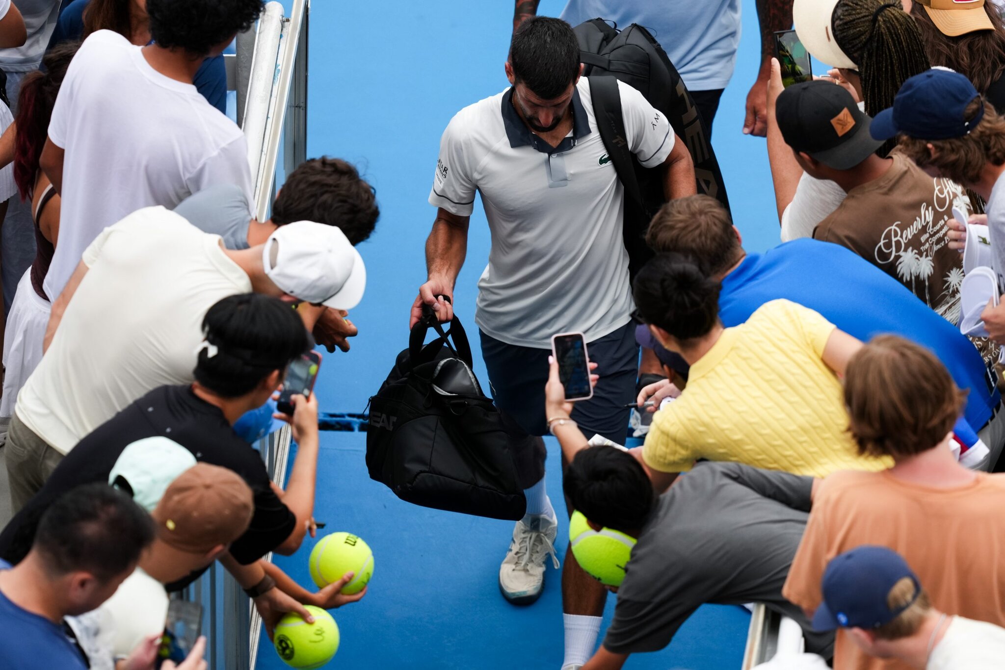Novak Djokovic Might Truly Be Cooked” – Fans Alarmed As Serb Vomits On-Court, Shows Signs Of Physical Struggles In Shock US Open…