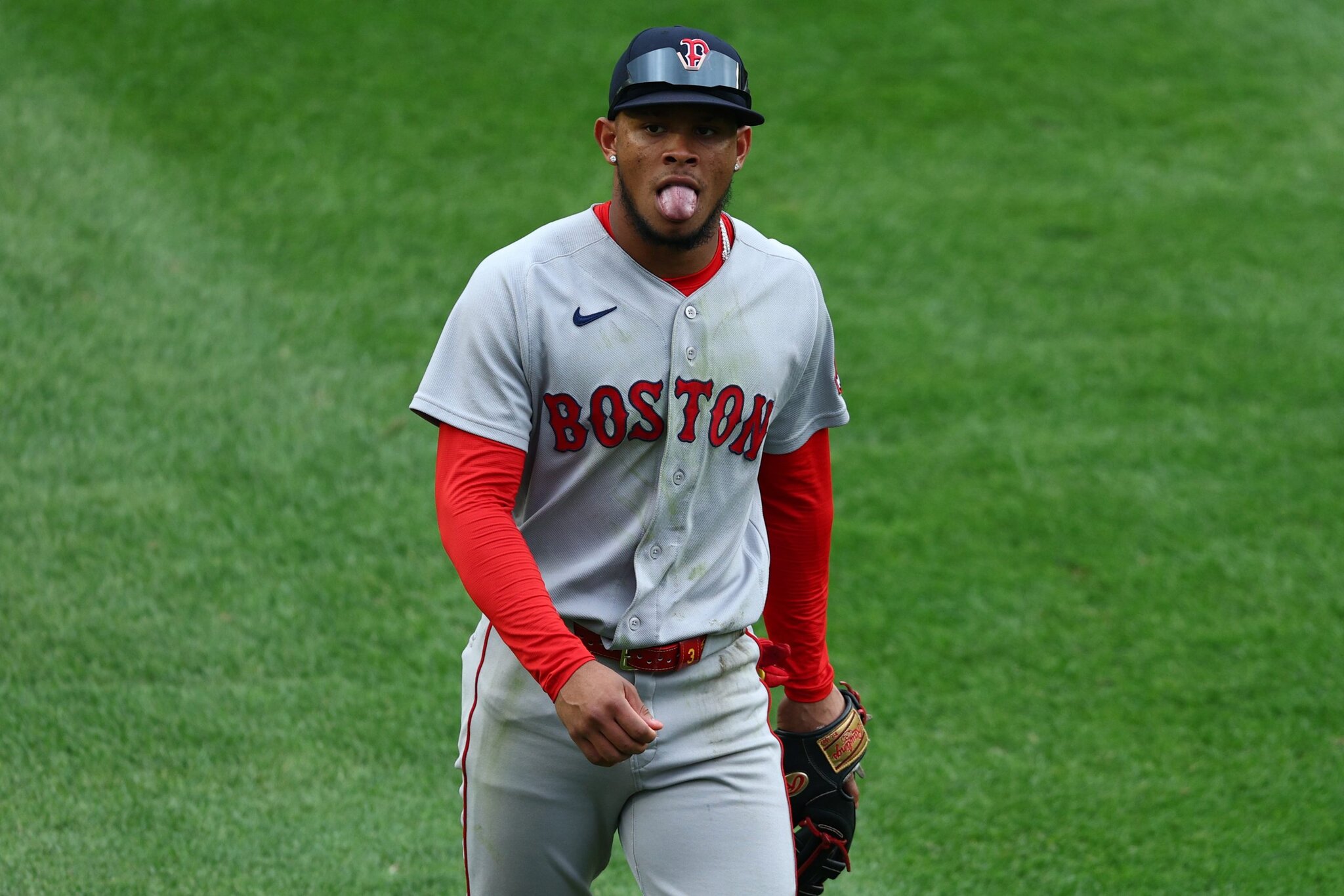1000% A Catch”; “Absolutely Ridiculous” – Red Sox Fans Furious After Ceddanne Rafaela’s No-Catch Call in 16-1 Loss Vs Yankees
