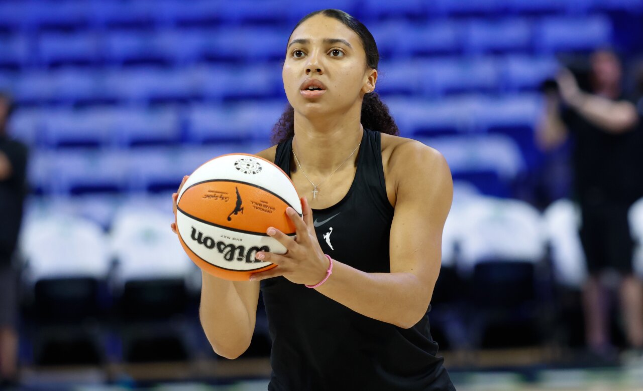 She Just Hit a Cartwheel in The Tunnel”: Wings Fans React to Azzi Fudd’s Sudden Injury Absence After Knee Issue Emerges in Warm-Up
