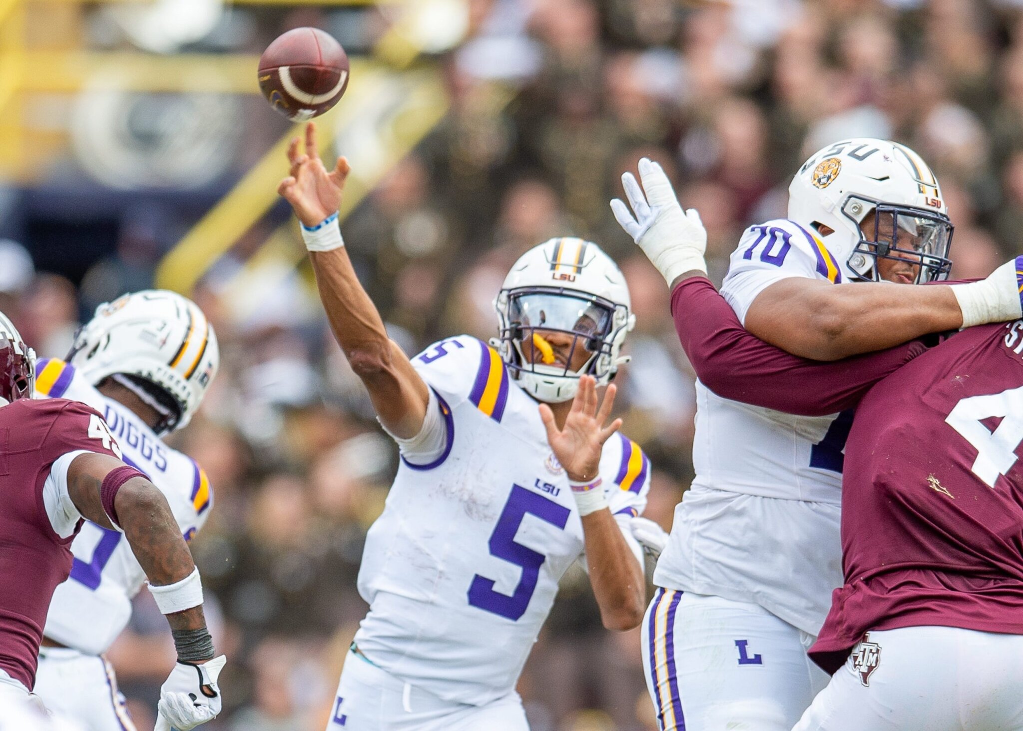 Weeks After Saga Over Jayden Daniels’ No. 5, LSU Legend Honors DJ Pickett With Special Chain Ahead of 2026 Season: “Gotta Bless…