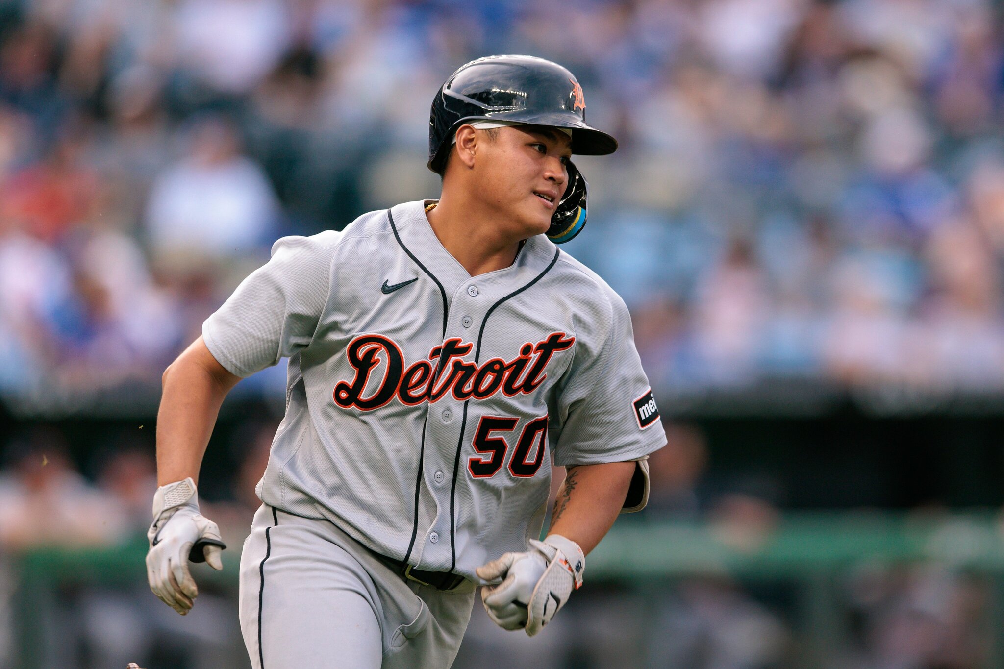 Tigers thumped by Royals' big hits in series opener in Kansas City