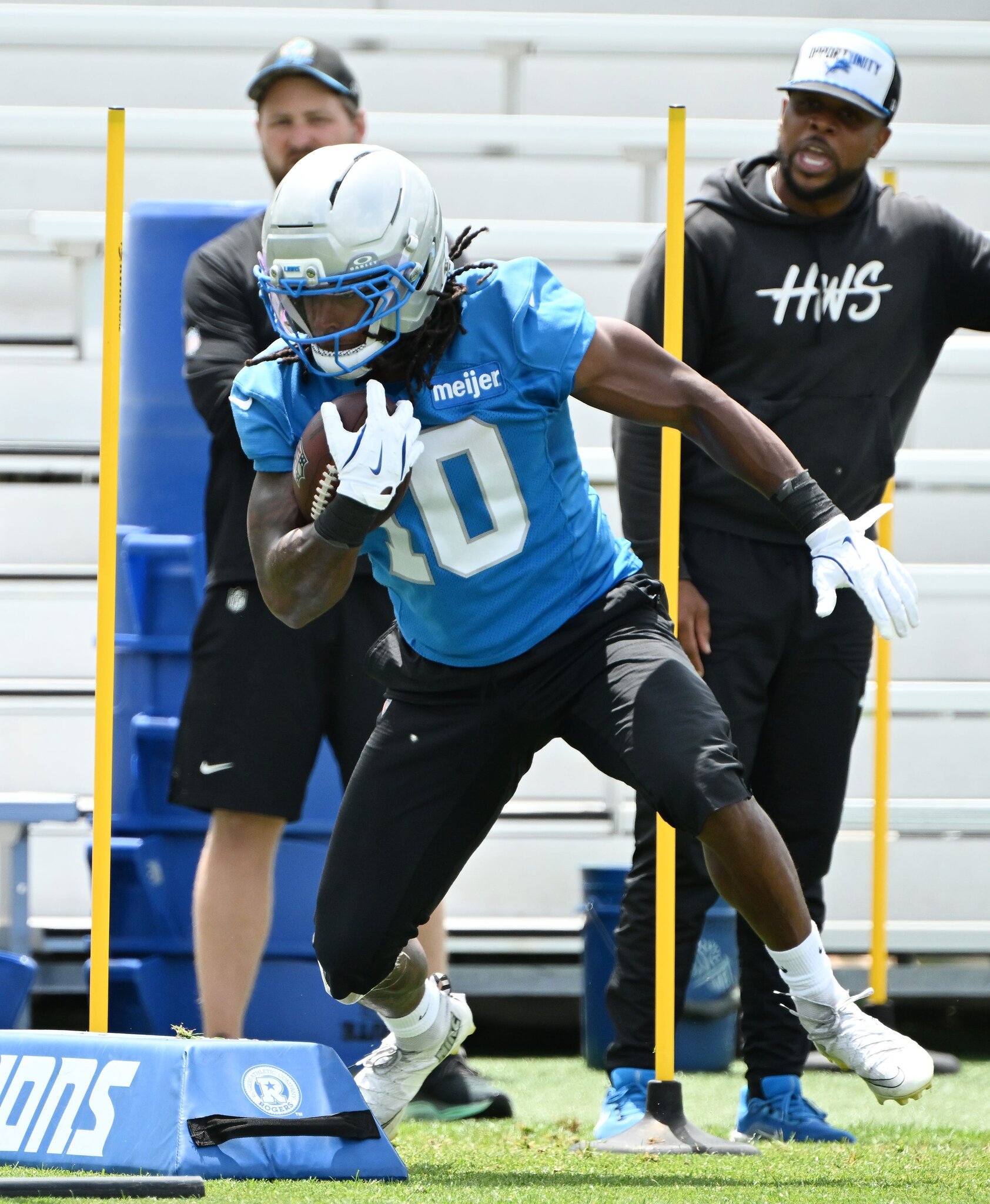 Lions running back Isiah Pacheco dealing with MCL sprain