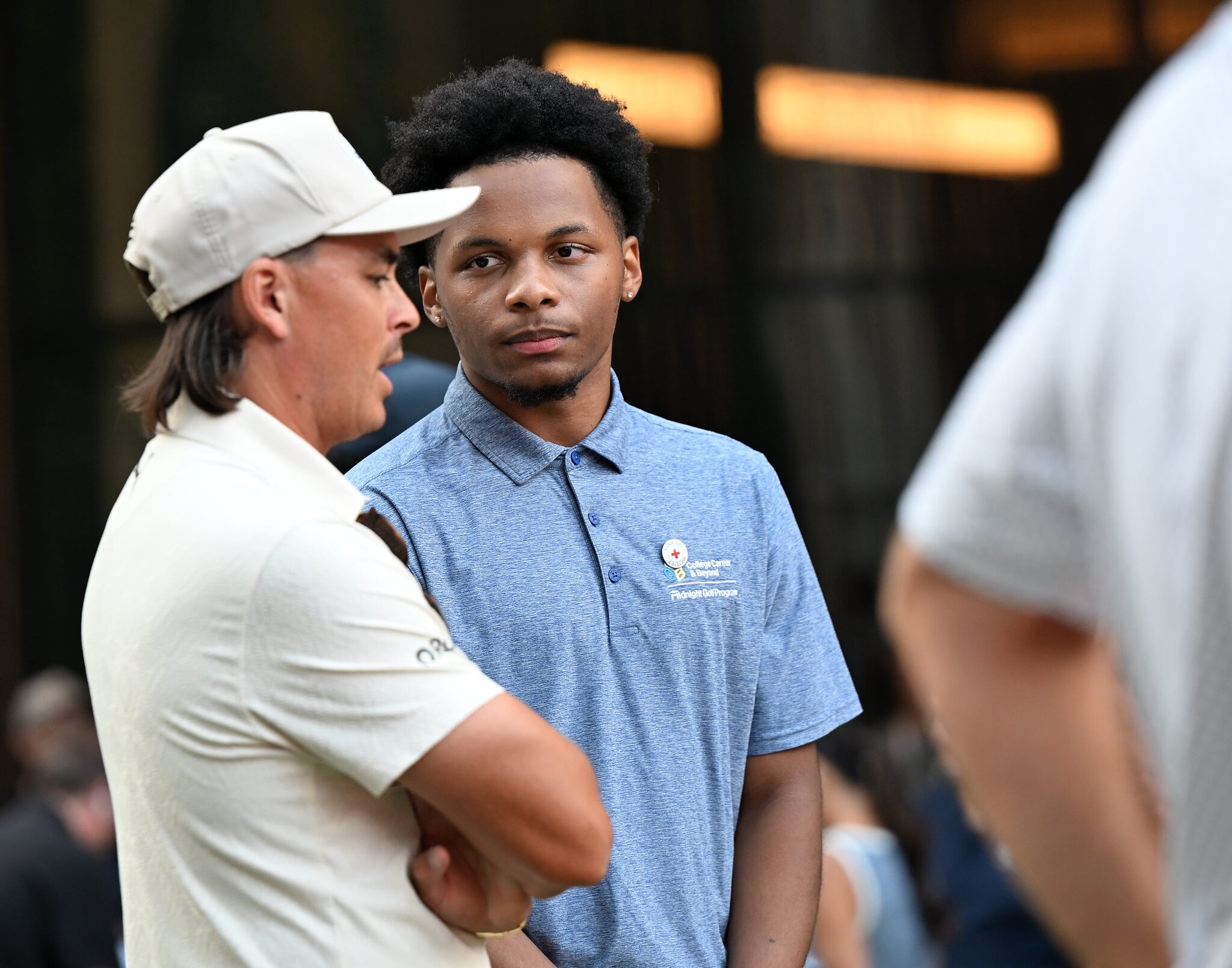 Fowler's errant shot highlights rooftop golf spectacle in downtown Detroit