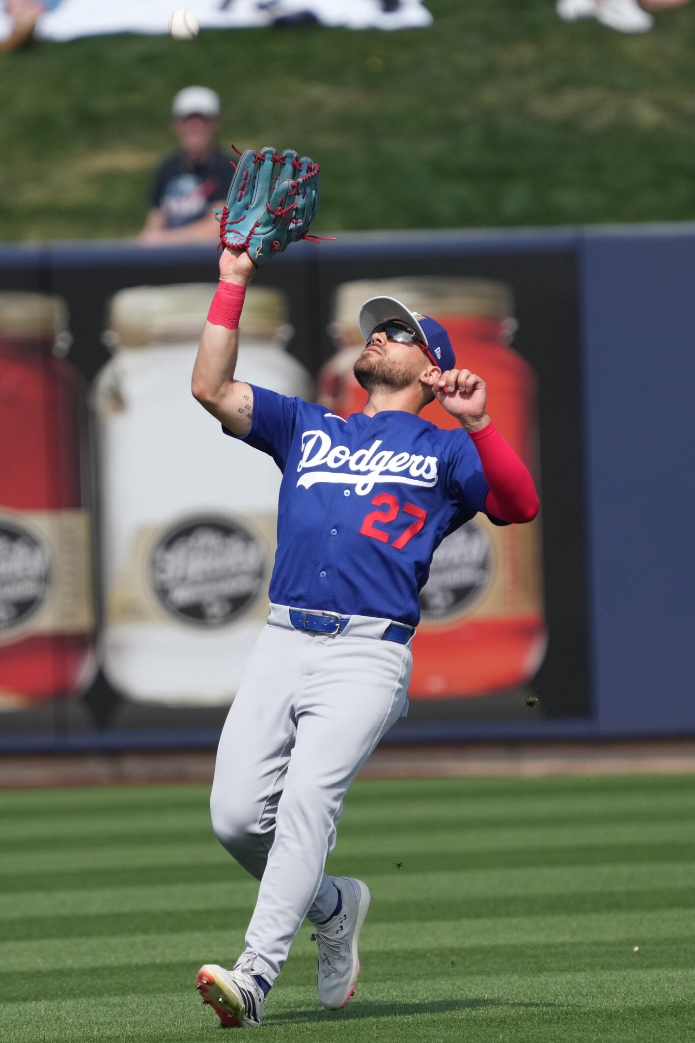 Tigers sign veteran outfielder Siani to minors deal