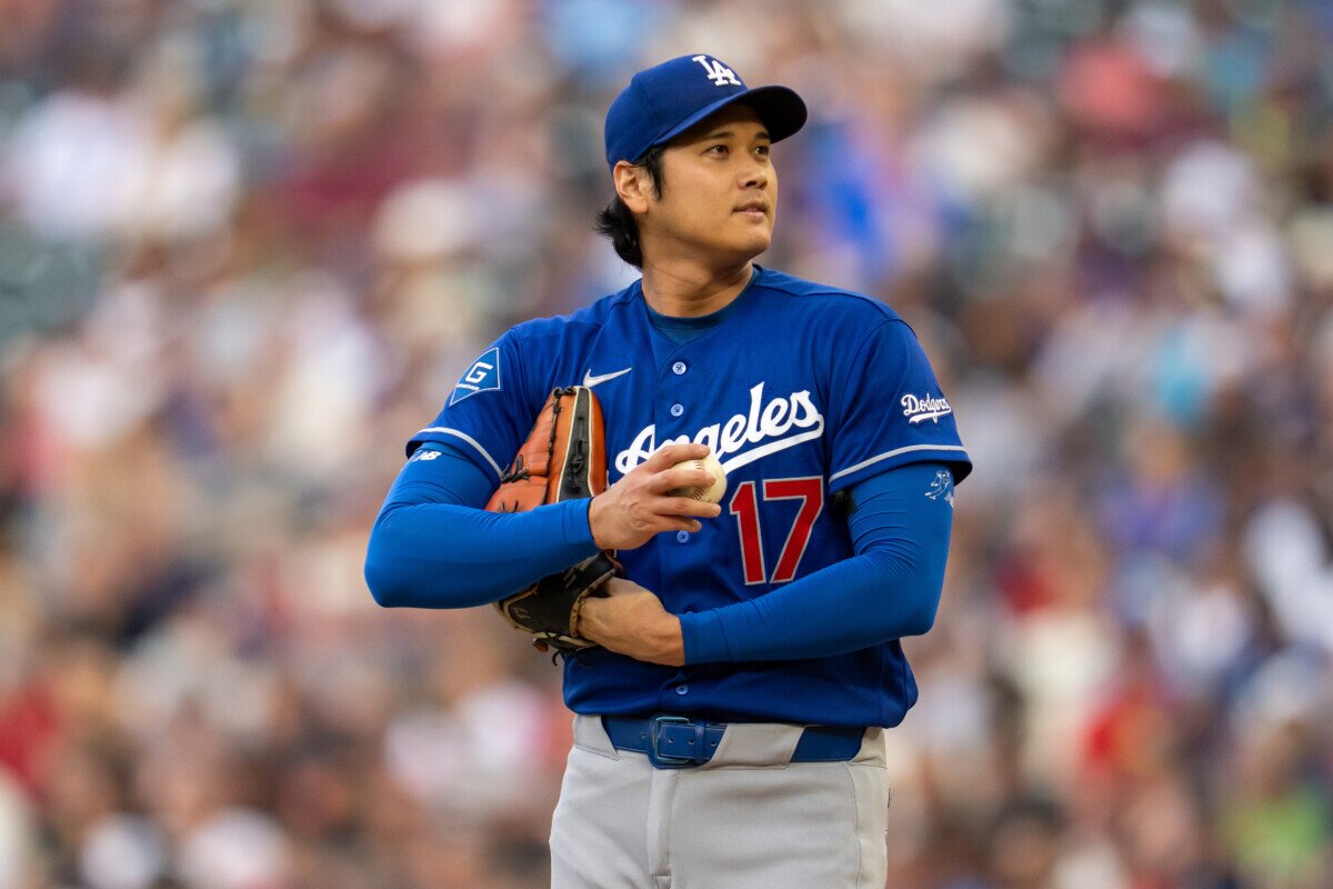 Dave Roberts Updates Shohei Ohtani’s Status Amid Knee Injury