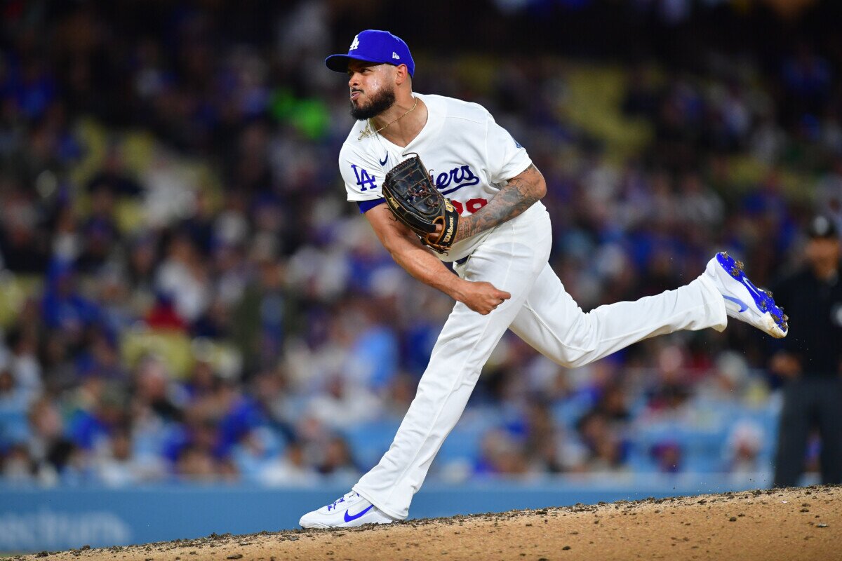 Dodgers Reverse Course on Jonathan Hernandez Days After Cutting Him