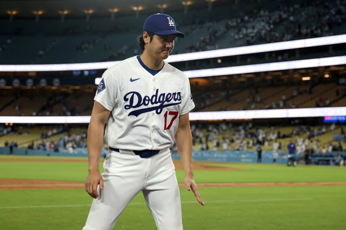 Dave Roberts Outlines Shohei Ohtani Plan for Rest of Season Amid Knee Injury