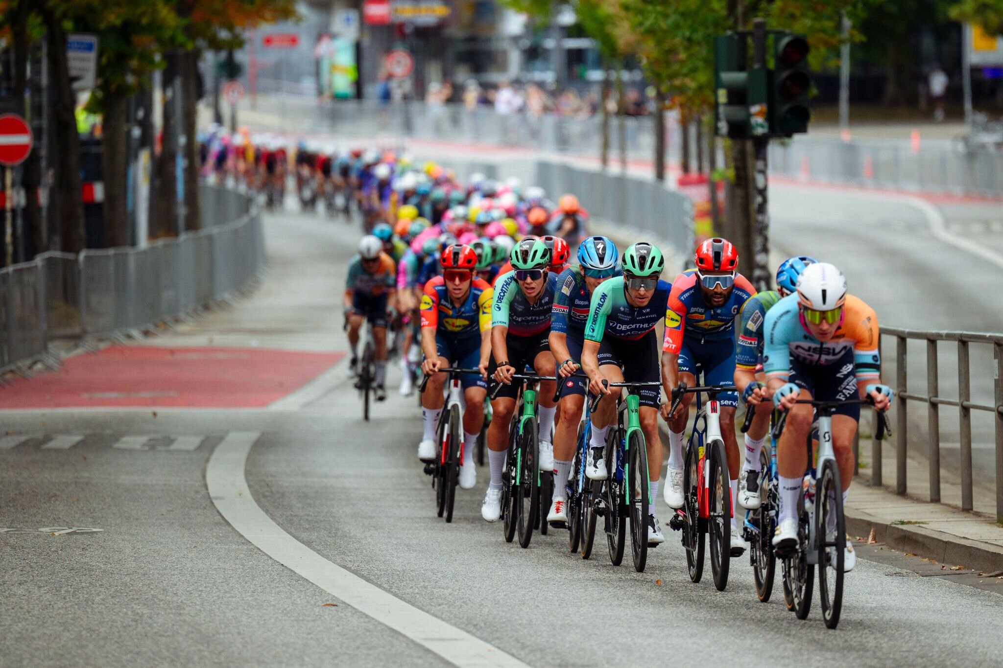 Death in amateur race at Cyclassics in Hamburg as Magnier wins