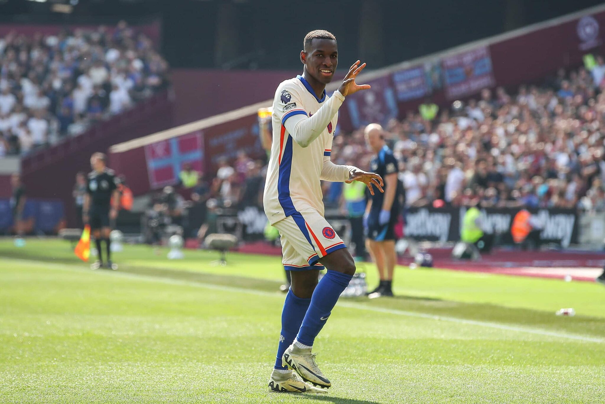 Report: Aston Villa pushing hard to sign Premier League forward