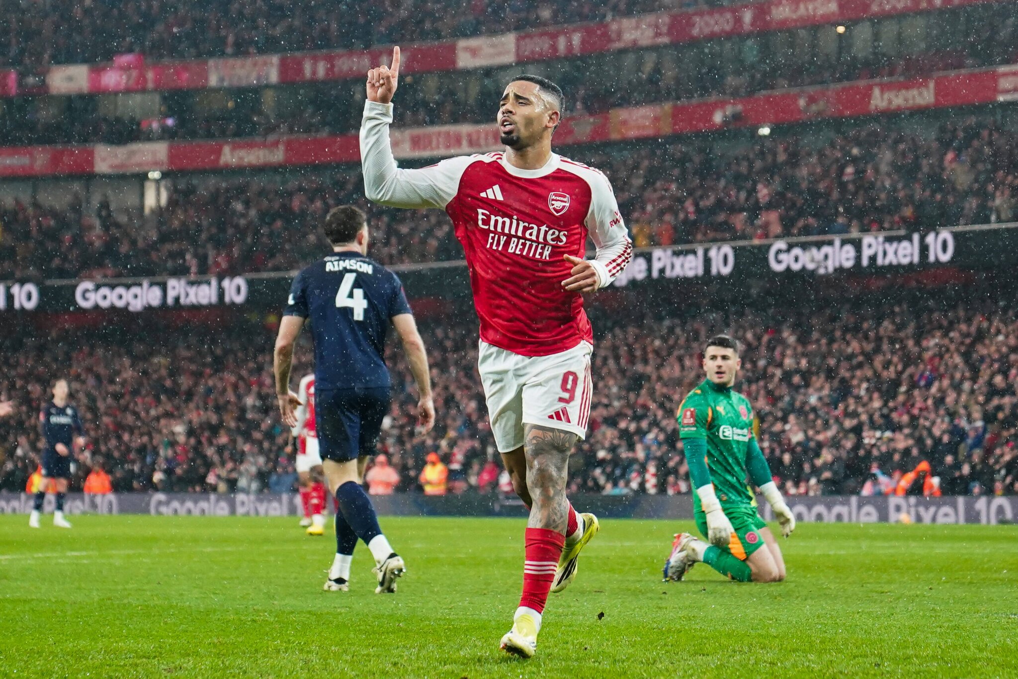 Report: Arsenal ready to sell forward for €20m this summer