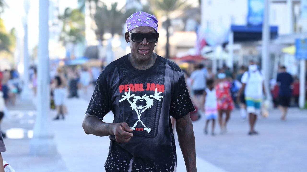 Dennis Rodman Ends 30-Year Beef With Alonzo Mourning Despite $10,000 in Fines and Infamous Headlock