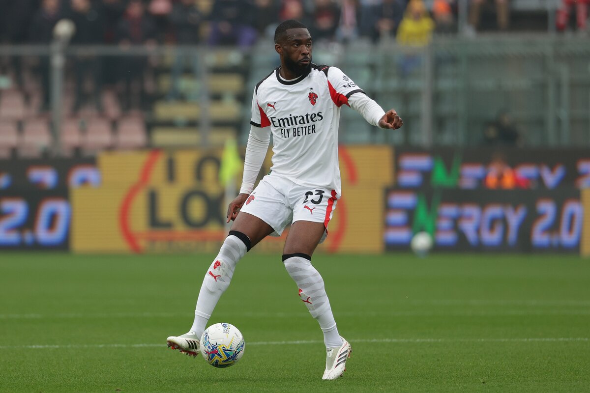 Lazio eye surprise swoop for Milan’s out-of-favour Tomori; Rossoneri like Tavares