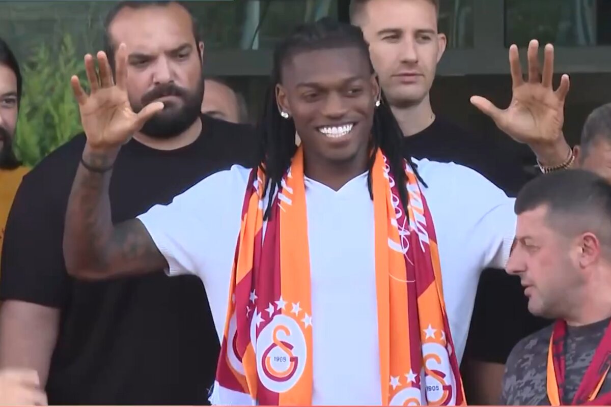 Official: Milan sell Leao to Galatasaray after seven seasons