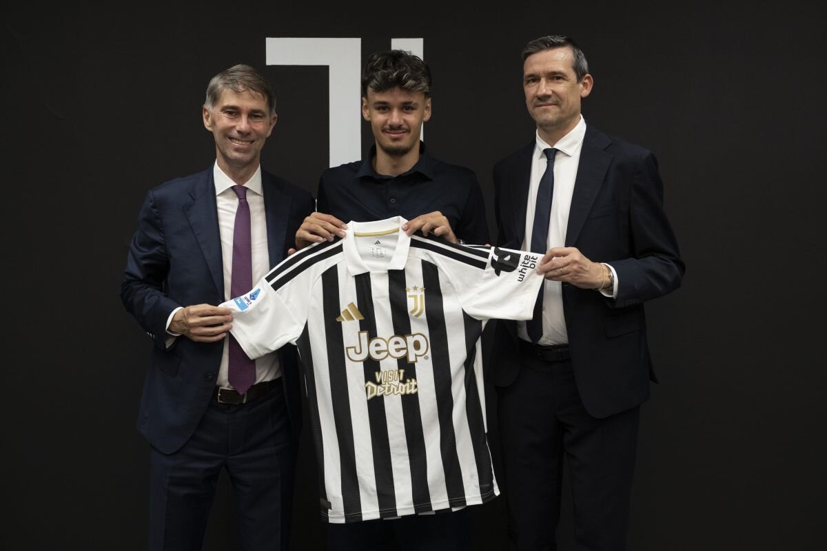 Official: Juventus sign teenage forward Alajbegović from Bayer Leverkusen